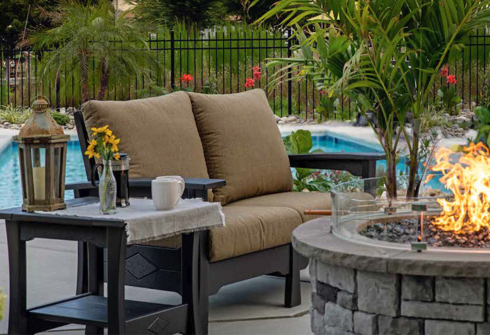 Leisure Lawns padded love seat